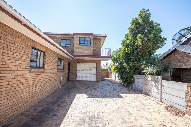 To Let 4 Bedroom Property for Rent in Mikro Park Western Cape